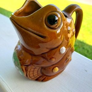 Vintage toad creamer